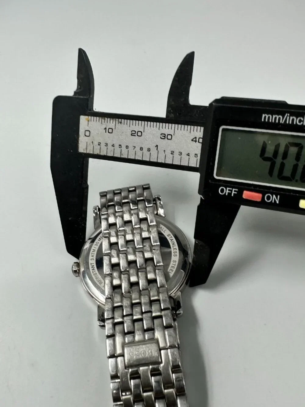 Hugo Boss Mens Watch 40mm Black Dial Date CRACKED Crystal New Battery 7.5